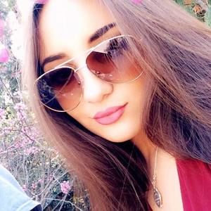 Meet your Posher, Holly